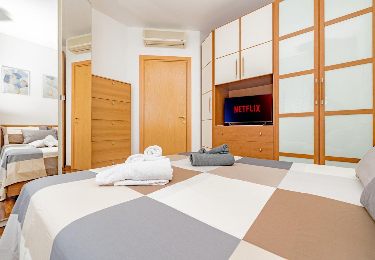 Apartment Arcimboldi's Terrace & Secure Parking Milan