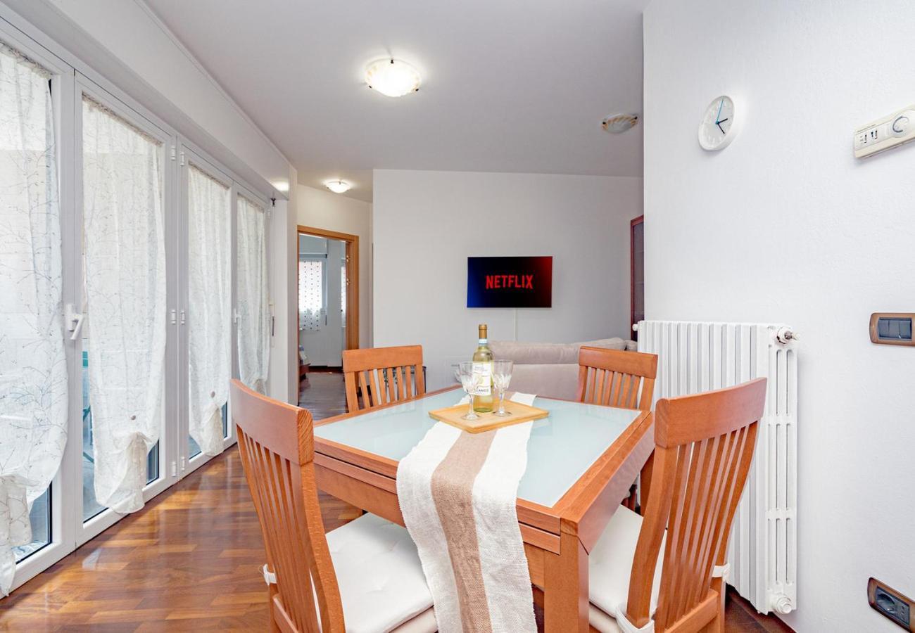Arcimboldi's Terrace & Secure Parking Apartment *